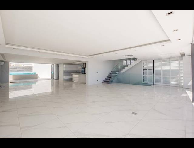 5 BEDROOM HOUSE FOR SALE IN BLOUBERGSTRAND